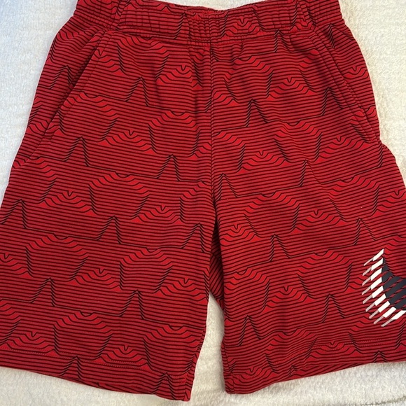 NWOT Mens Red Nike Club Fleece Shorts BB USA Star Pattern Casual Lounge pockets - Picture 4 of 9